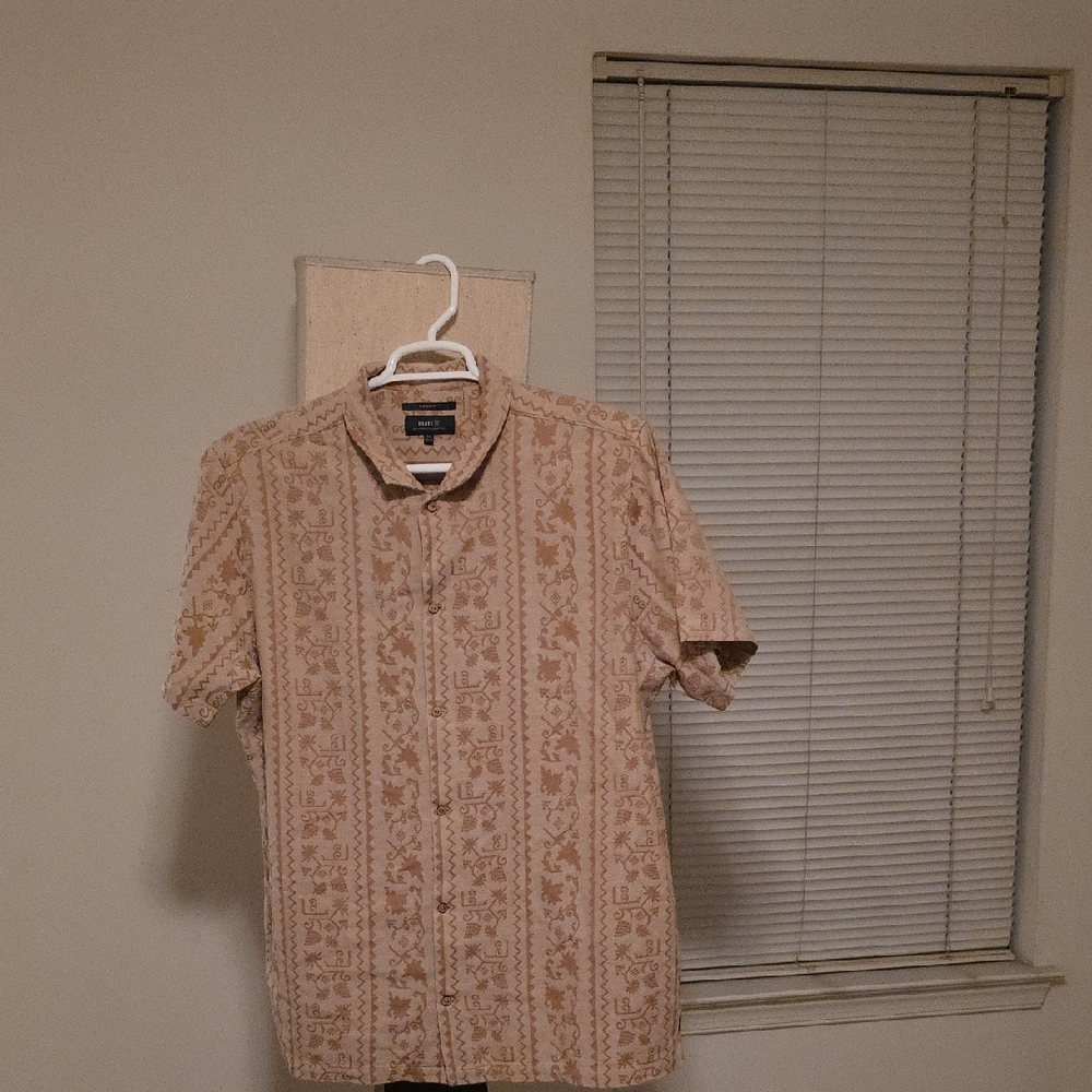 Never Worn Roark Men's Tan Patterned Button Down Shirt